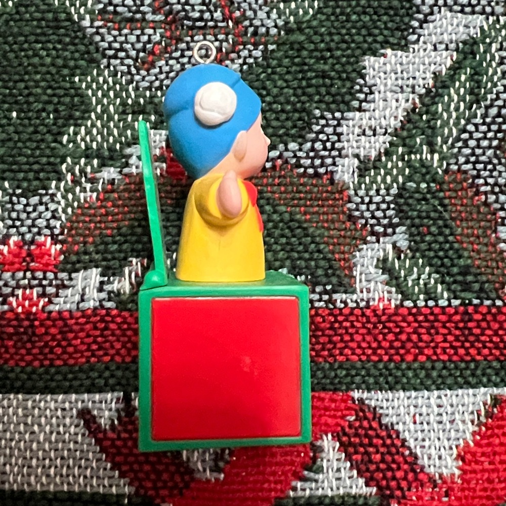 Hallmark A Springy Surprise Member Exclusive 2014 ornament - Picture 9 of 12